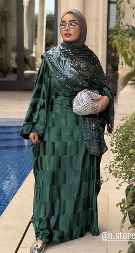 فستان من غير شال - فقط فستان مخمل حرير  مع حزام داخلي  فري سايز اوفر سايز  الطول التقريبي 55-56 انش