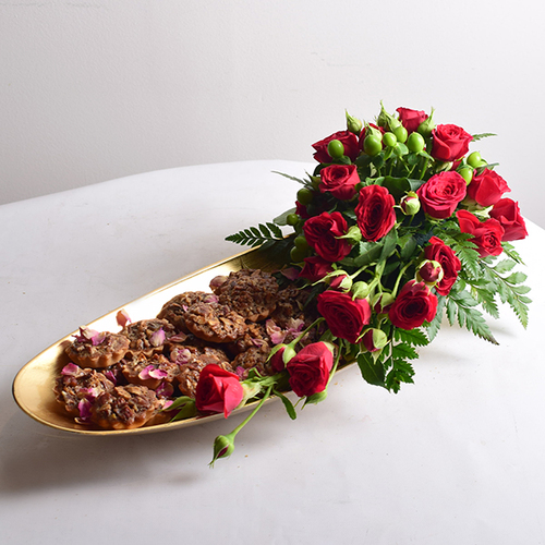 You & Me 21 - silver
  acrylic tray  decorated with fresh
  roses flowers and mini pecan pies.