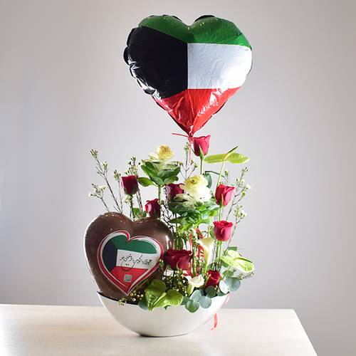 al khayal 7 - arylic
  tray with a decoration of fresh , roses and brasica flowers with national day
  big heart chocolate and ballons.