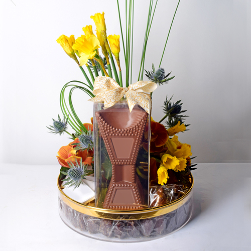 Ramadan yejmana 11 - Mubkhar
  chocolate with fresh eryngium and cymbidium flowers with Dates and nuts.