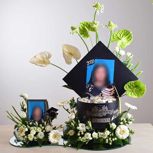 congrats 6 - Costumized
  graduation cap box with 1 graduation frame, chocolates fresh anthorium,
  gerbera, calla and lisianthus flowers.