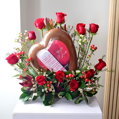 Anta Auomri 20 - big
  heart chocolate with a centerpiece of fresh roses, hypericum, wax flowers,
  safari and greens.