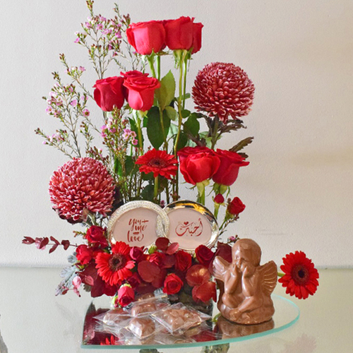 you + me 2 - mirror
  tray with Angel chocolate, costumized Picture Frame,  and fresh roses, gerbera deco peonia, baby
  roses and wax flowers.