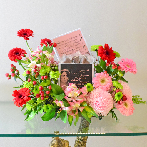 Ana La Habibi - Costumized
  box with love song code, chocolates and fresh gerbera, deco peonia,
  crysanthinum and hypericum flowers.