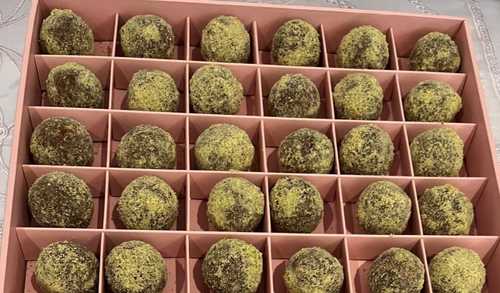 Dates & Pistachio Truffle - 32 pcs Dates & Pistachio truffle ( box)