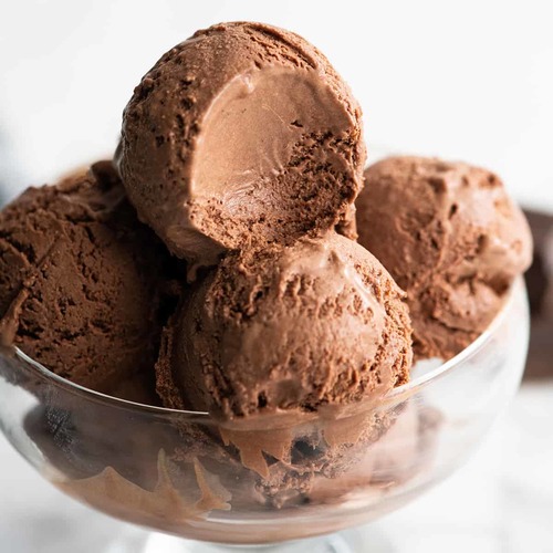 Chocolate Ice Cream - 1 Kg Chocolate Ice Cream (10 Scoops) Packaging: Take-away plastic container