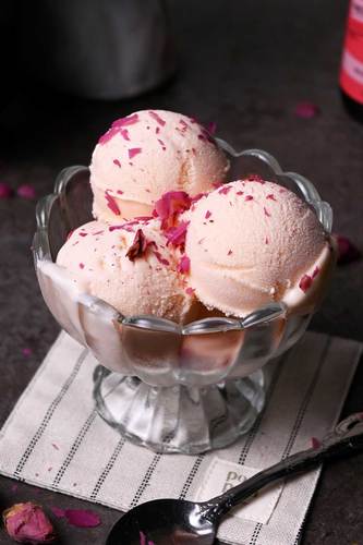 Rose Ice Cream - 1 Kg Rose Ice Cream ( 10 Scoops) Packaging: Take-away plastic container