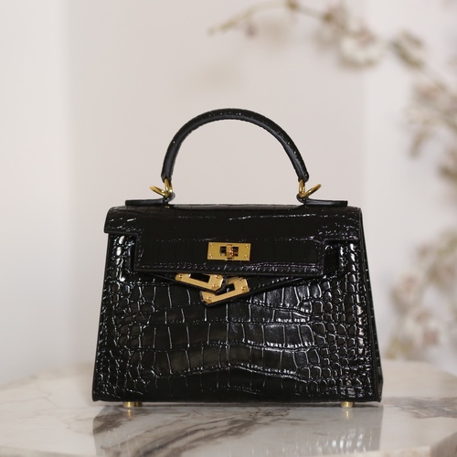 ⚪️ AK BLACK CROCO⚪️ - حجمها ٢٠ سم ميني صغيره يوجد لديها ستراب طويل