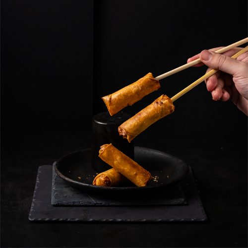 سبرنغ رول - سبرنغ رول - سبرنج رول خضار يقدم مع صلصة الحار الحلو