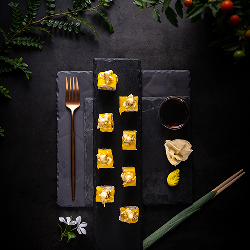 مانجوتان رول - نوري ، روبيان ،كراب، أفوكادو ، مانجو ، مايونيز حار