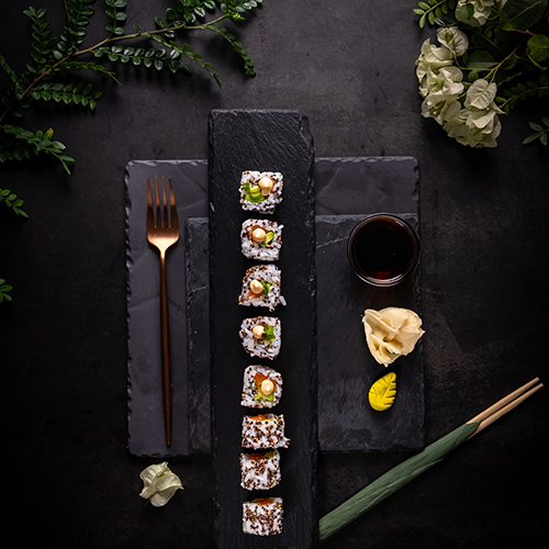 Qunioa Roll - Quinoa , salmon philadelphia cheese & avocado served with spicy mayo