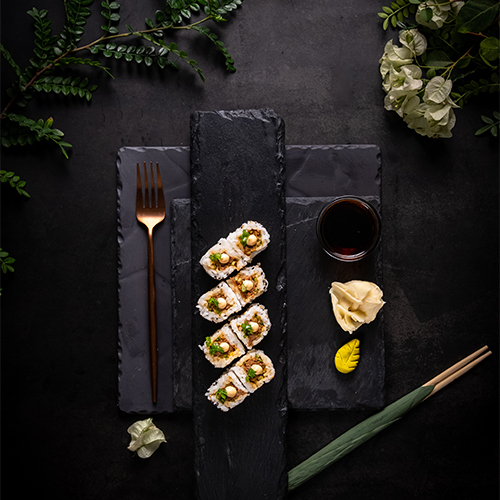 شورت ربس رول - لحم شورت ربس , سمسم , بصل اخضر , سبايسي مايو