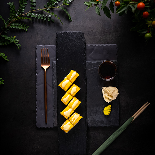 التيمبورا مانجو رول - روبيان يمبورا , افوكادو , خيار , مانجو , تقدم مع العسل ماسترد