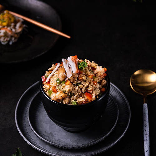 أرز مقلي مع فواكه البحر - أرز مقلي مع فواكه البحر- روبيان, قبقب ، بصل، جزر ، فلفل أخضر واحمر مع  البيض