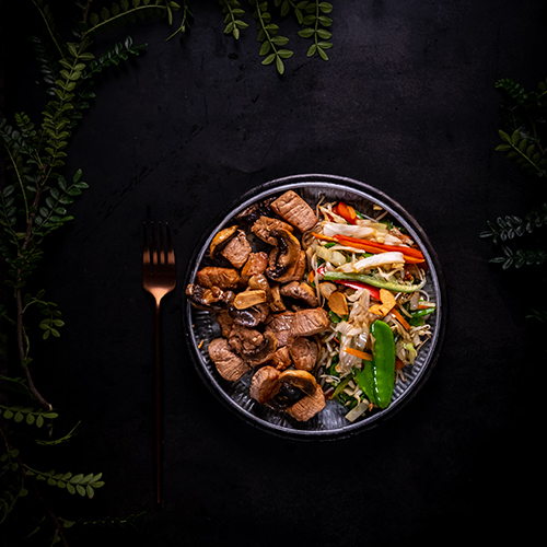 تيبانياكي اللحم البقري - تيبانياكي اللحم البقري - لحم البقري سوتيه مع المشروم ومزيج من الحضراوات