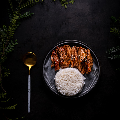 ترياكي لحم - ترياكي لحم - لحم بقر يقدم مع صلصة الترياكي يقدم مع الأرز الأبيض