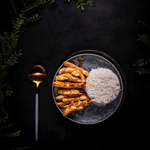 ترياكي توري - ترياكي دجاج-  دجاج تقدم مع صلصة الترياكي يقدم مع الأرز الأبيض