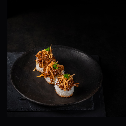 ارز محمص مع لحم شورت ربس - ارز محمص مع لحم شورت - ربس يقدم مع صلصة العسل و باربكيو