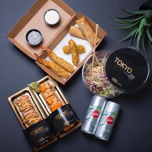 ديل زوجي - 1 سلطة اختيار من ( سلاط القبقب او سلاطة الربيان ) + 1 مقبلات (طوكيو كومبو ) + 2 ماكي ( همبا , كاليفورنيا سبيشال , افوكادو المجنونة , ناجنوجا) + 2 مشروب غازي