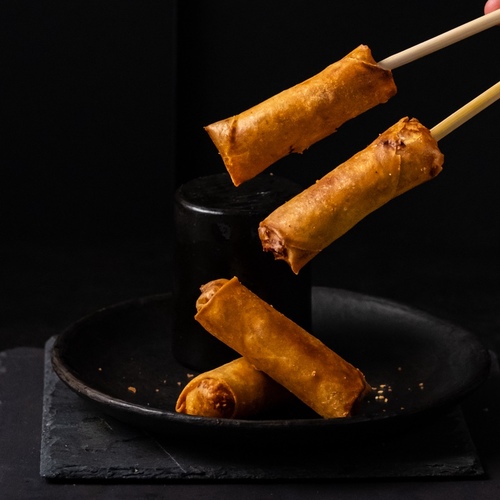 سبرينج رول دجاج - دجاج  مع الخضار وصلصة الفلفل الحلو