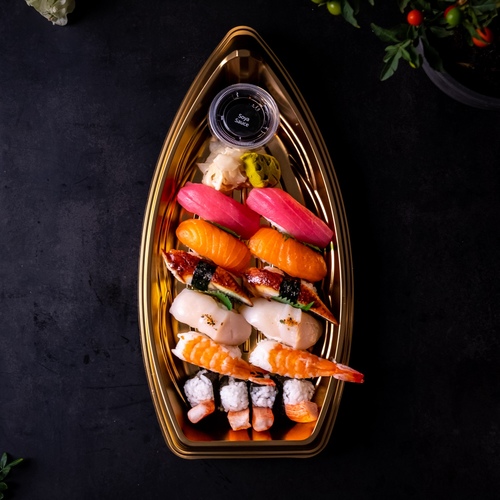 طوكيو سوشي المحار - طبق سوشي- (2) ربيان سوشي, (2) تونا سوشي,  2سالمون سوشي, (2) ارز كرسيبي سالمون