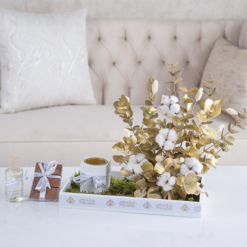 Emery - Gold eucalyptus, gold cotton flowers, flot moss, Belgian chocolate, perfume and mubkhar.