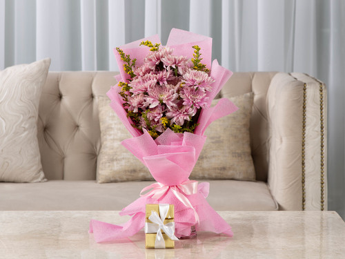 Joy - The arrangement contains crysanthemum and solidago in addition to the Belgian chocolate.
Height: 48 cm, Width: 30 cm