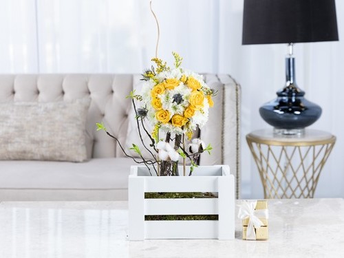 Raymond - The bouquet contains a mix of flowers, cotton, solidago and dried leaves with Belgian chocolates
Height: 50 cm, Width: 28 cm