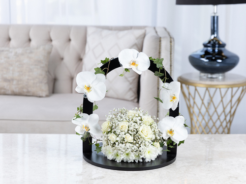 Rudd - The bouquet contains a mix of flowers, gypsophilia, cut flowers and special leaves
Height: 40 cm , Width: 35 cm