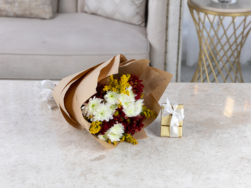 Sally - The bouquet contains crystanium flowers with solidago leaves and Belgian chocolates
Height: 35 cm, width:30 cm