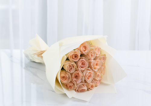 Solana - A hand bouquet of 15 Big Roses