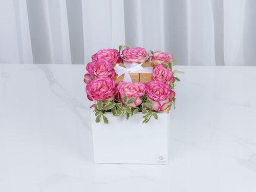 Glory - This bouquet contains mix of flowers and Belgian Chocolates in a wooden stand.
Height: 22 cm, Width: 18 cm