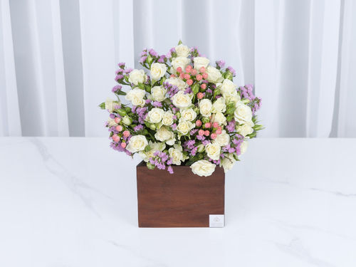 Cedar - This bouquet contains a mix of flowers in a wooden base.
Height: 35 cm, Width: 18 cm