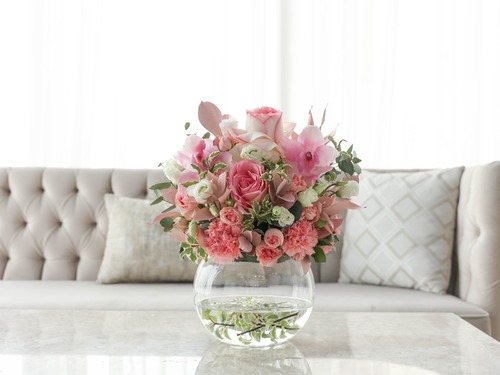 Royal Garden - Clara - The bouquet contains mix of flowers in a vase
Height: 35 cm, Width: 30 cm