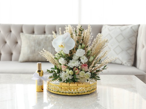 Cadi - The bouquet contains mix of flowers, Belgian chocolates and perfume
Height: 30 cm, Width: 33 cm