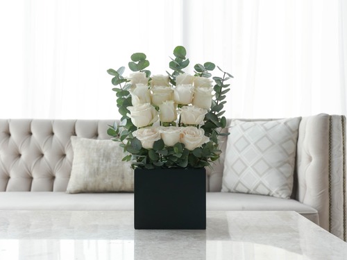 Fabian - The bouquet contains a mix of flowers in a wooden stand
Height: 50 cm, Width: 30 cm