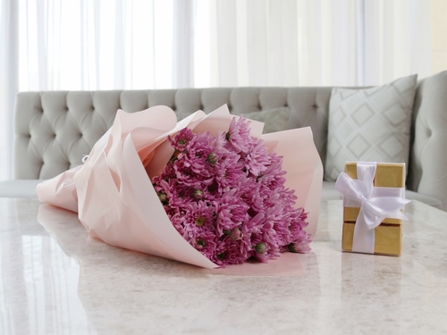 Serafina - This bouquet contains chrysanthemum flowers with Belgian chocolates.