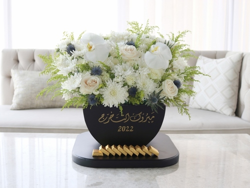 2022 Graduates - This bouquet contains orchid cut flowers, big roses, baby roses, chrysanthemum, erengium and solidago with Belgian chocolates.
Height: 45 cm, Width: 40 cm