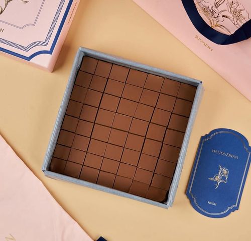 Chocolate caramel cubes - A luxurious box contains 56 pieces of caramel chocolate