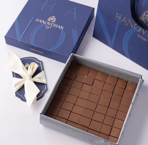 Chocolate caramel cubes - A luxurious box contains 56 pieces of caramel chocolate