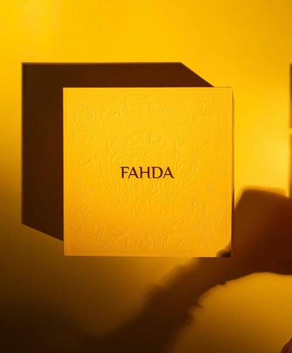 Lee Tresor Fahda Sweet - Enjoy an unparalleled indulgence combining three irresistible flavors, meticulously and carefully prepared: rich dark macadamia chocolate, crunchy...