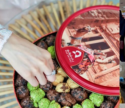 Large oriental bab mix pitfour - مع قطع هشة بنكهة الحليب والشوكولاتة، مرشوشة بالفستق الأخضر واللوز المحمص والكاجو 
 المعلومات الغذائية: المجموع...