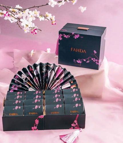 Fahda Chocolate Queens 215g - Fahda Queens Treats In four distinctive flavors: Apple, Praline Café, Dark Chocolate with Rose, and Red Velvet. 215g, 16 treats