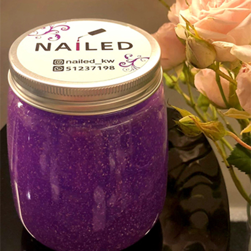 Nailed KW - Lavender Scrub - It removes the outer layer of the skin, which is often dead cells, making it faded by the complexion, and visibly increasing its freshness. It helps to get rid of the effects and scars left by pimples and acne, and it also treats many skin diseases the resulting dark and dark spots, and reduces redness of the skin. size:400ml