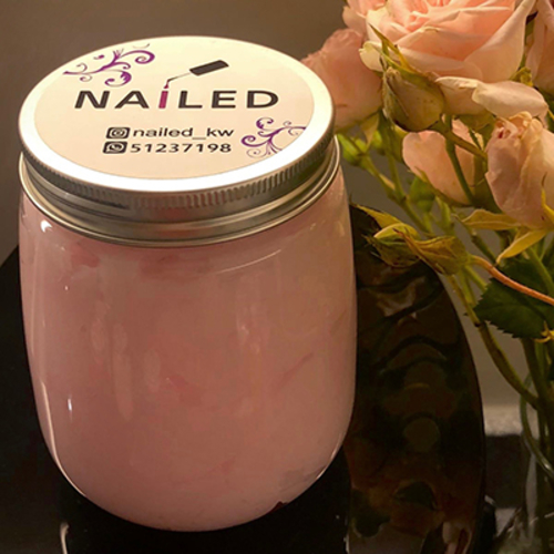 Nailed KW - Raspberry Hair Mask - A high-quality formulation that effectively protects your hair from heat, sun, and chemicals. It also helps in taming flyaway strands and cuts blow-drying time for a more manageable hair.  Size: 400 ml