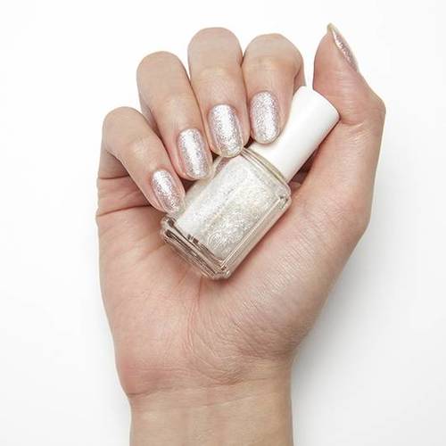 Nailed KW - essie let it bow