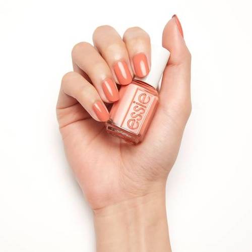 Nailed KW - essie claim to flame