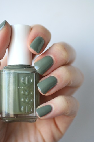 Nailed KW - essie sew psyched