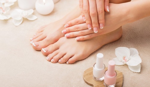 Nailed KW - Luxury treatment - Cut and file, sea salt, scrub, lotion, nail polish for hands