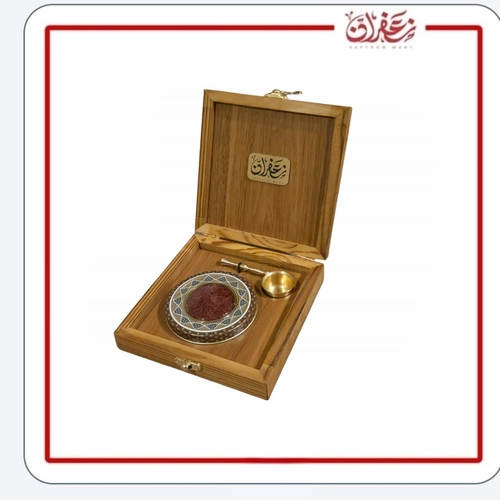 Luxury wooden box - 5g Premium Super Negin Saffron in an elegant wooden box with a small golden mortar – a perfect choice for gifts and connoisseurs.